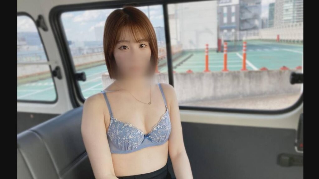 FC2-PPV-4407936 美JD！はじめての車内でパックンチョの巻！