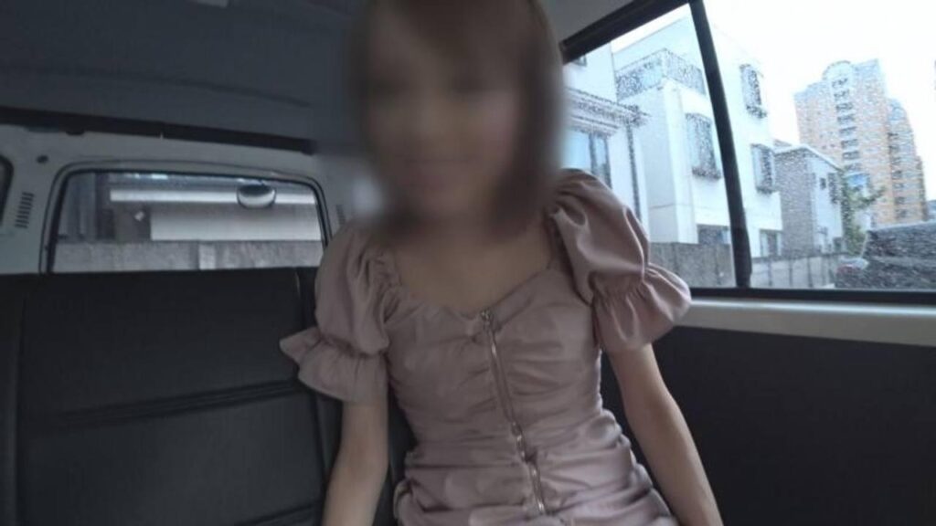 FC2-PPV-4512958 スレンダーギャル奥様の車内フェラ