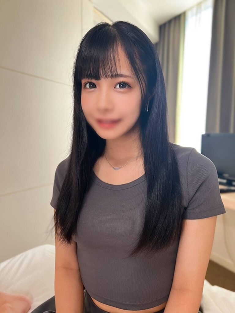 FC2-PPV-4714915 Bカップ童顔・ちっぱいな萌えきゃわ過ぎる後輩・19歳といちゃらぶ生交尾⇒激キツまんこを激ピストンで大量中出し『はるち』