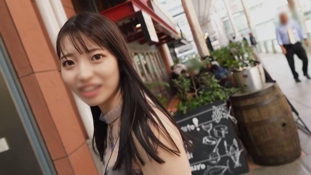 FC2-PPV-4724514 モデル体型・172cmの長身＆超白肌スレンダー美人・２６才　サラサラの黒髪をなびかせながらのイチャラブガチ交尾『小春』