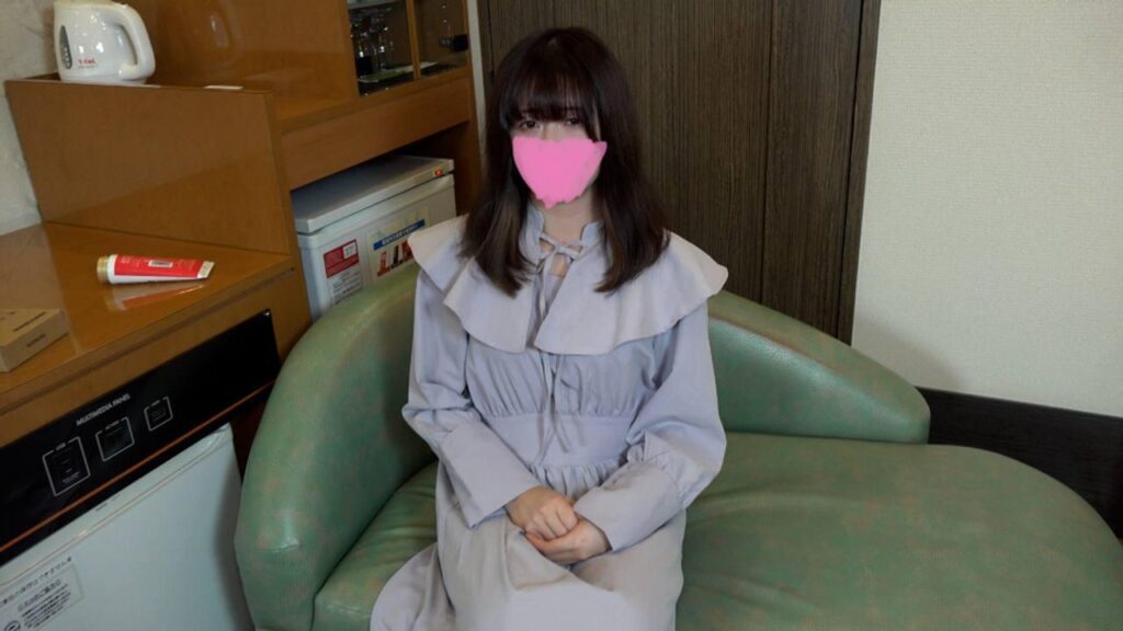 FC2-PPV-4790414 ♀184 なぜかハメ撮りに迷い込んできた、おとなしめなこちゃん 緊張で声もかすれ気味、だけど生チンポセックスで奥に秘める性に目覚めていく クンニでマン汁とろとろ♡ 素人女の覚醒動画 ★特典で無修正