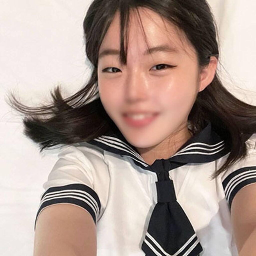 FC2-PPV-4529249 【無修正18歳・黒髪ショート】まさに原石! 無邪気な瞳でオジサンちんぽをおしゃぶりしてくるてうぶで従順な世間知らずのの膣奥に本気で生ハメ中出しの濃厚セック