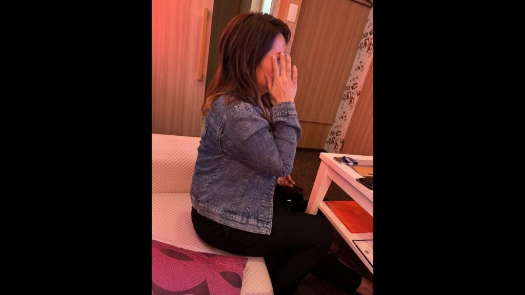 FC2-PPV-4665163 個人 〇阪のスナックで働くハーフ**『中に出さないならゴムはいいよ?』って言ってくれたのに泣泣 中に出しちゃいました。。。