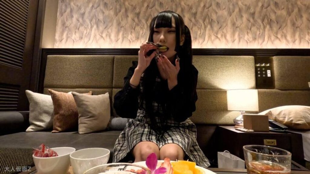 FC2-PPV-4384193 みお(19)2回目 おいしそうな巨乳に生クリームとイチゴを載せてみた。その後ローション浣〇,空気〇腸でアナルを拡張。猫耳つけての電マオナも収録