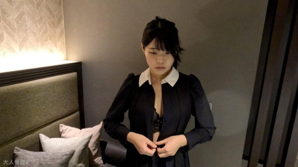 FC2-PPV-4596800 【素人初撮り】れな(18) 上品でかわいい。初〇〇の一部始終を撮影される。カチコチに凍る表情だけどキスして中出しして、イラマまでしました。