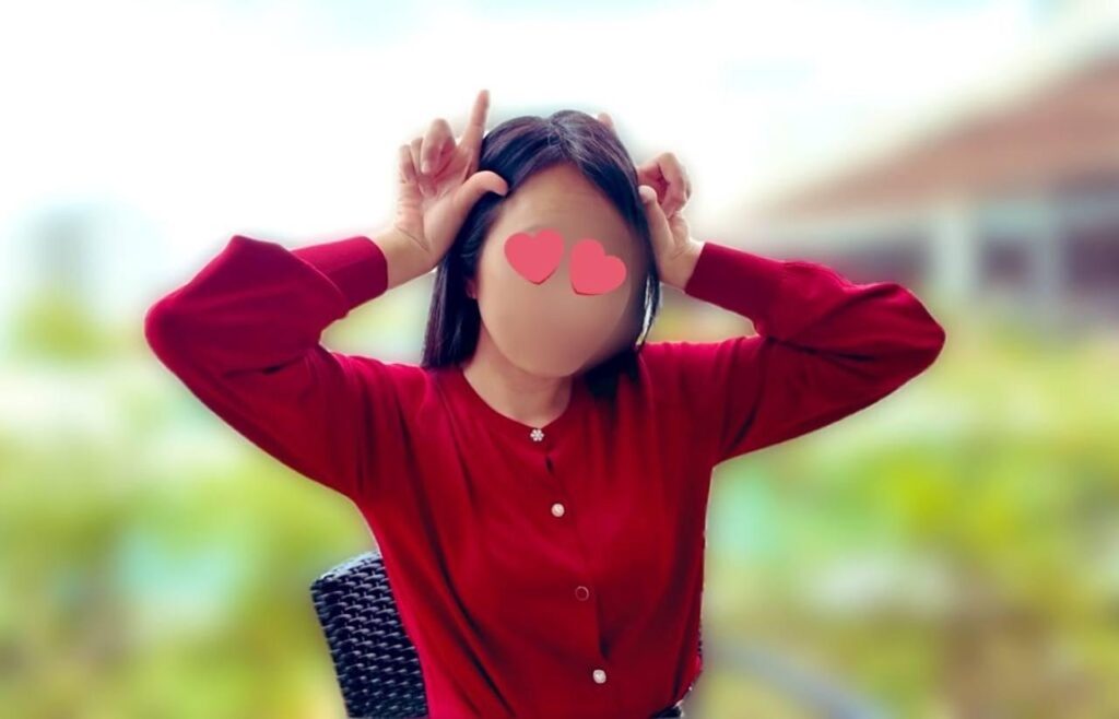 FC2-PPV-4796442 【完全顔出し版&10個限定販売‼️】22歳大学⚫️の内定祝いに生理前の妻をプレゼント 〜旦那も乱入して3Pしちゃいました〜